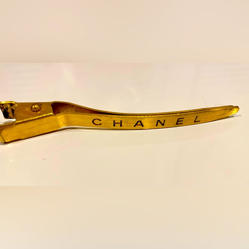 Chanel Vintage Spring 97 gold hair clip